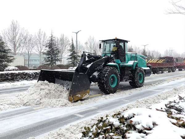 除雪保畅，乐虎国际铁肩道义勇担重任！